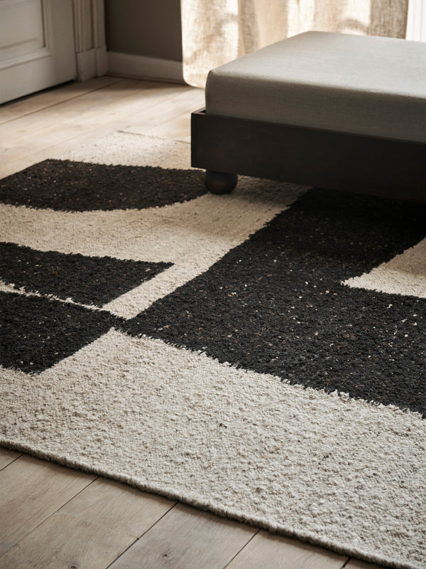 ferm LIVING Piece Rug 140 x 200 cm – Off-white / Coffee