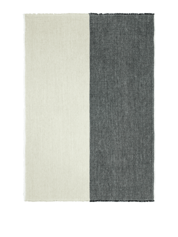ferm LIVING Pila Linen Throw – Black / Elm Green