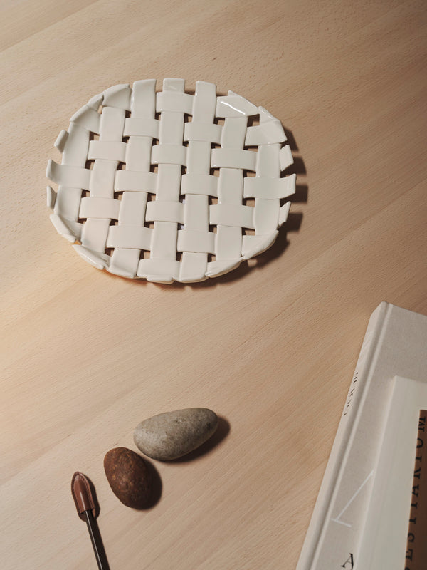 ferm LIVING Plait Platter – Off-white