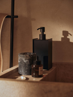 ferm LIVING Sama Soap Dispenser – Black