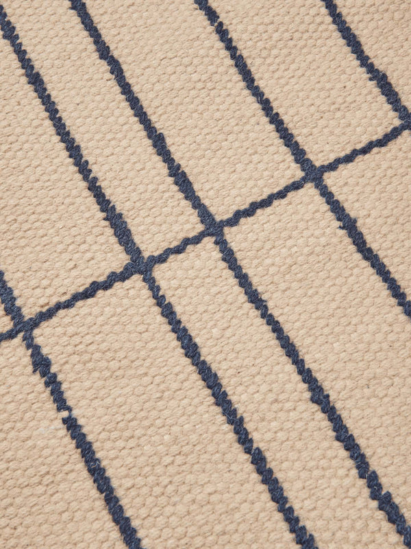 ferm LIVING Sen Rug 140 x 200 cm – Parchment / Indigo Blue