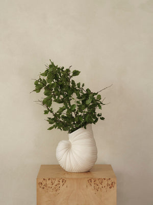 ferm LIVING Shell Vase – Off-White