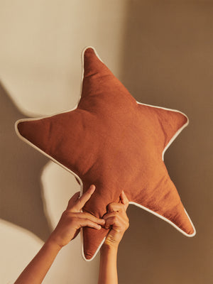 ferm LIVING Star Cushion – Brown Clay