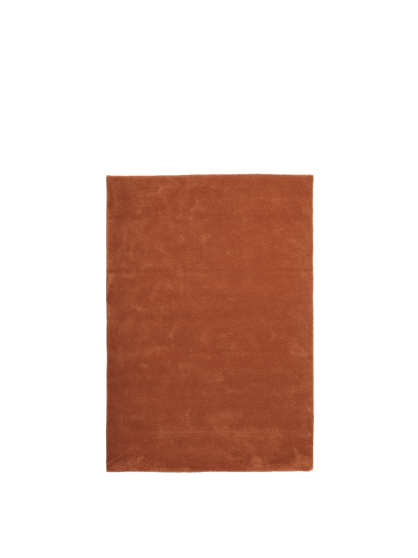 ferm LIVING Stille Tufted Rug 140 x 200 cm – Red Brown