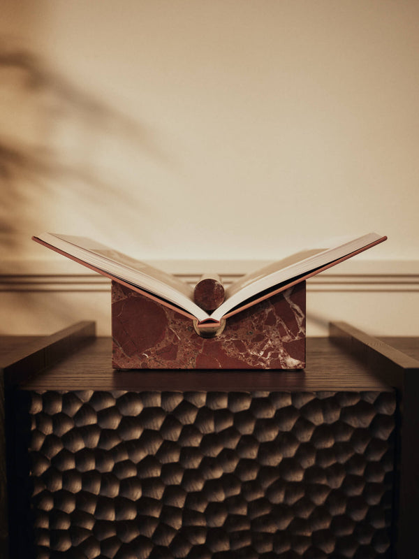 ferm LIVING Tvara Book Stand – Rosso Levanto