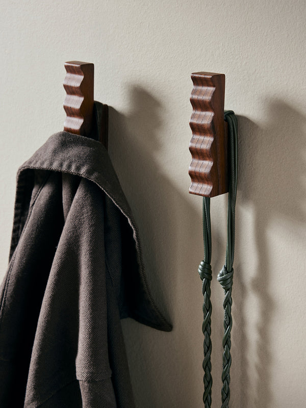 ferm LIVING Unda Hooks – Set of 2 – Dark Brown