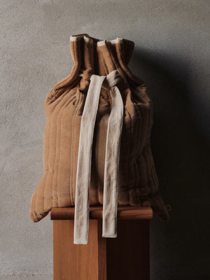 ferm LIVING Vari Quilted Sack – Velvet – Tan