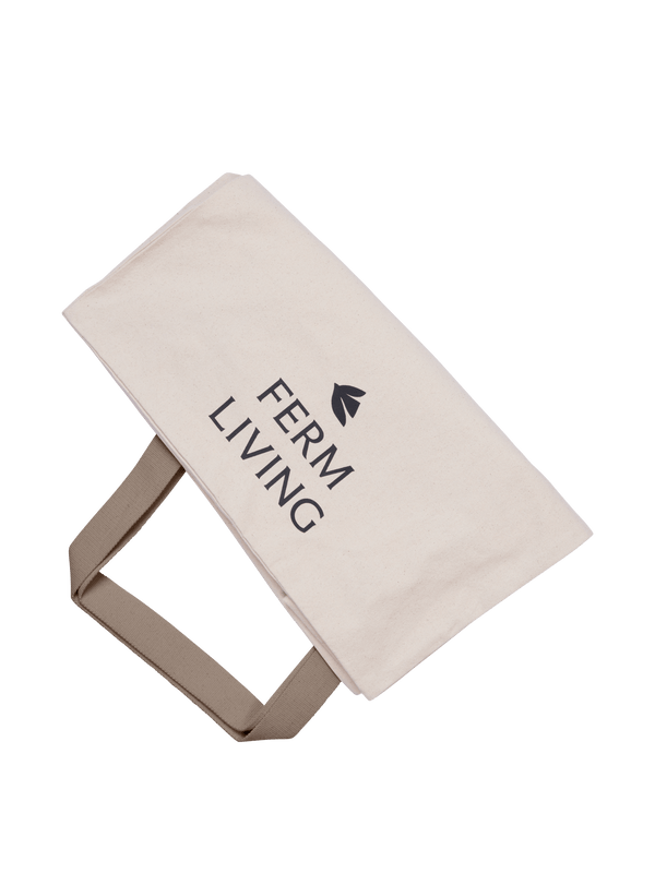 ferm LIVING Weekend Bag – Undyed / Dark Cashmere