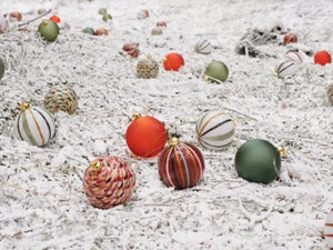 Souvenir Bauble Ø8 cm strokes red